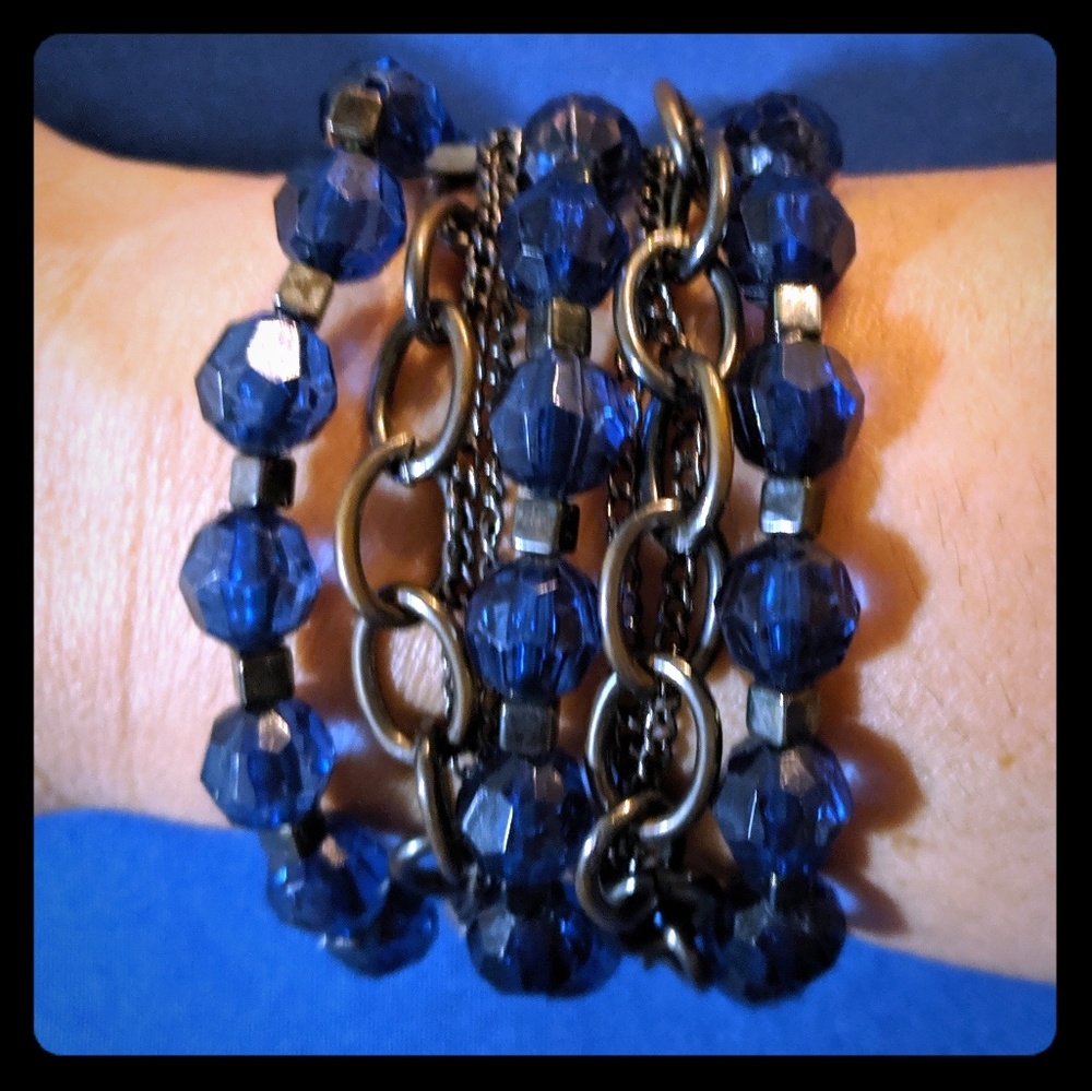 Stretchy navy beaded and gunmetal bracelet